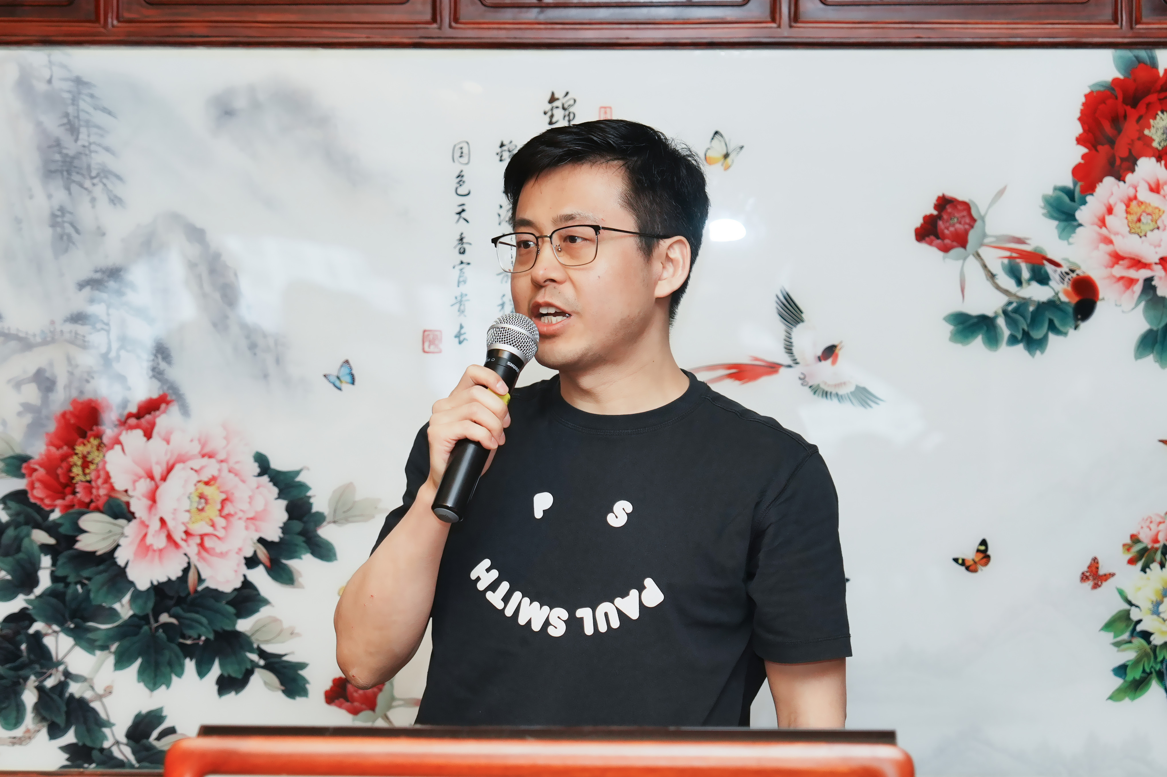 包含足球赛事精彩纷呈，重庆当代力帆稳居榜首的词条